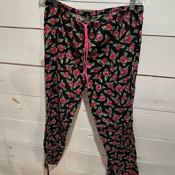 Betsy Johnson Intimates pajamas set, roses, drawstring pant, size small, GUC - Picture 2 of 11